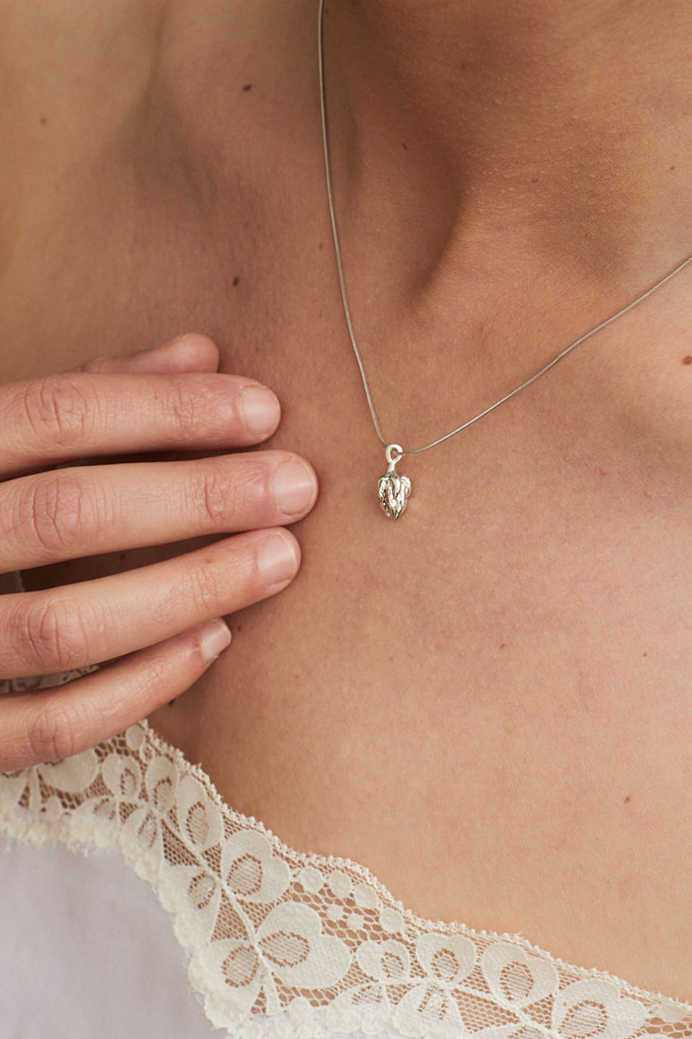 A Small Flower Bud Necklace